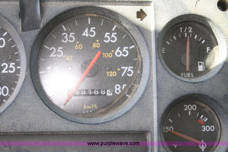 image for item A6534 1995 Freightliner FL70 dump truck