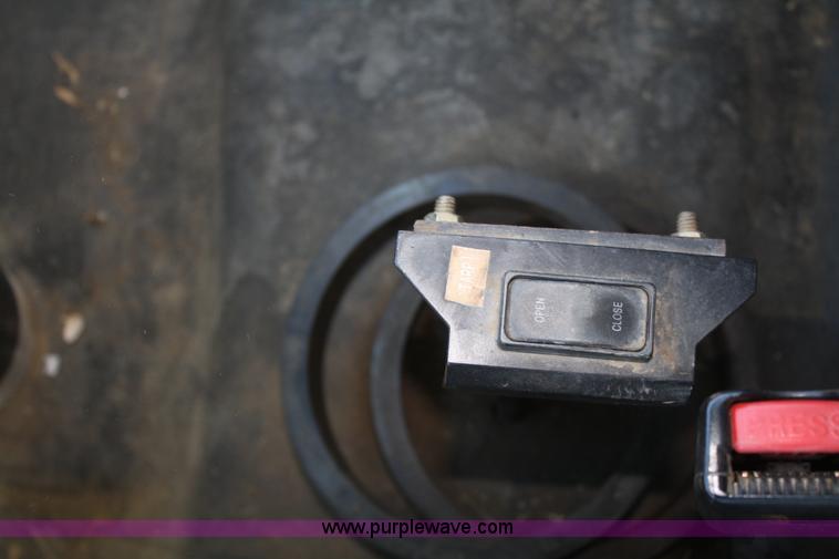 image for item A6534 1995 Freightliner FL70 dump truck