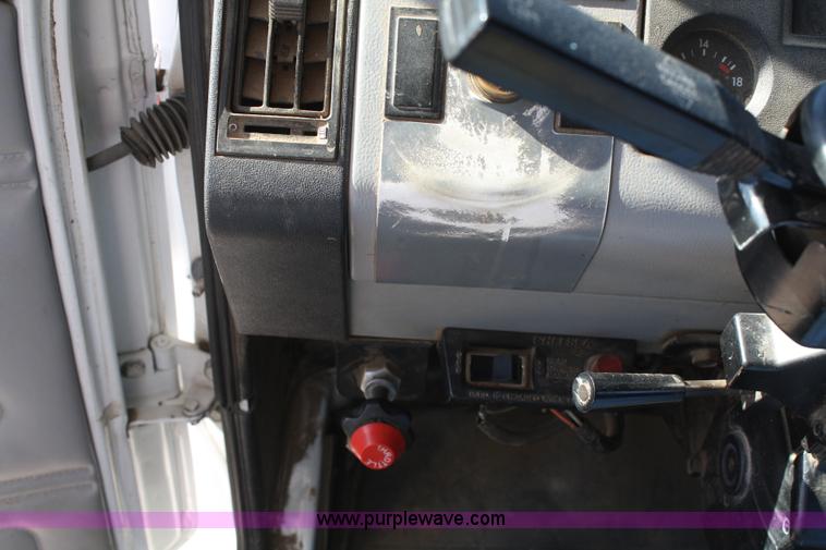 image for item A6534 1995 Freightliner FL70 dump truck