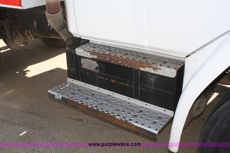 image for item A6534 1995 Freightliner FL70 dump truck