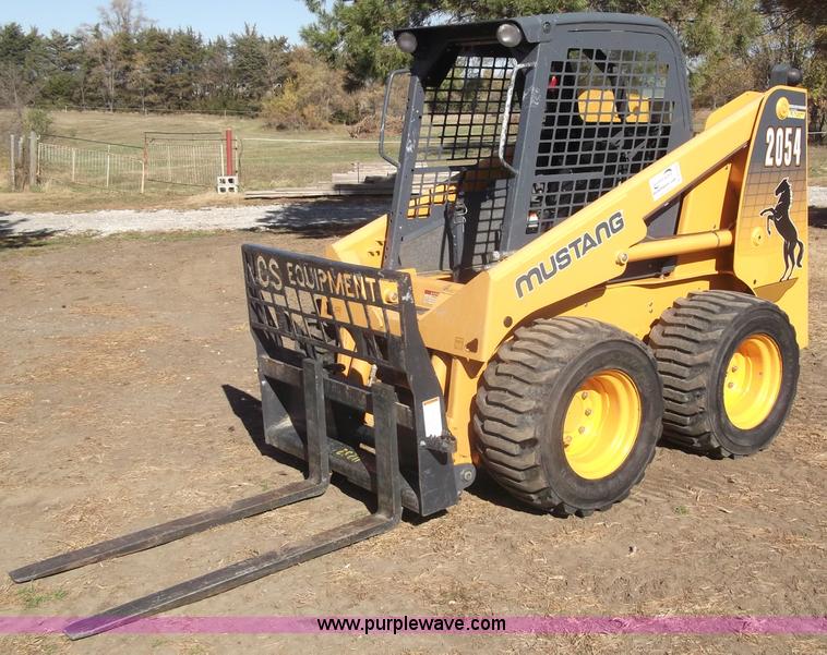 image for item B5056 2007 Mustang 2054 skid loader