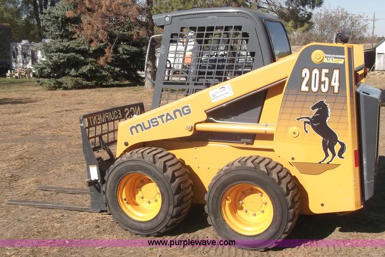 image for item B5056 2007 Mustang 2054 skid loader