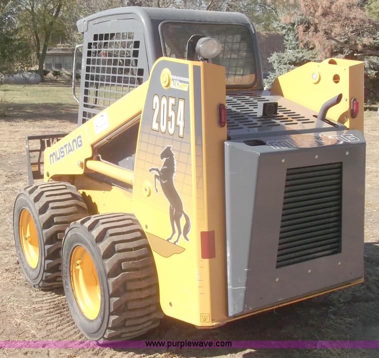 image for item B5056 2007 Mustang 2054 skid loader