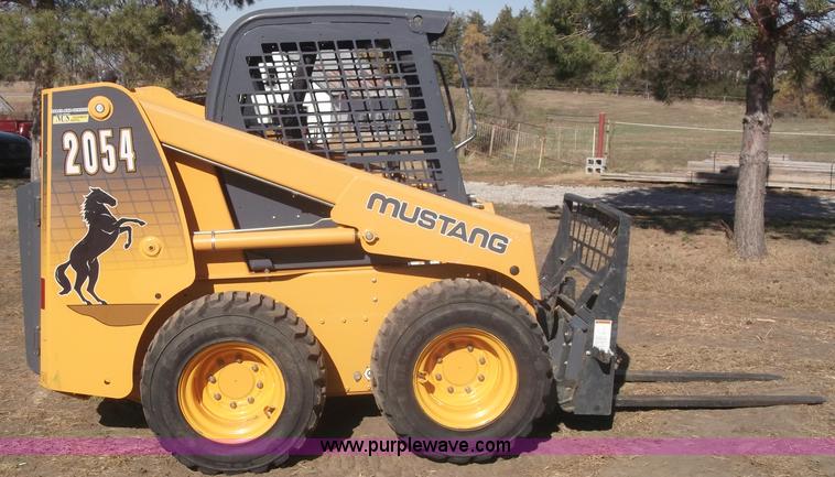image for item B5056 2007 Mustang 2054 skid loader