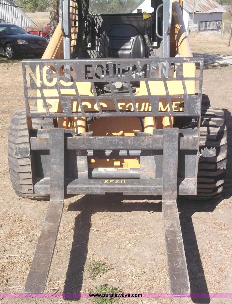 image for item B5056 2007 Mustang 2054 skid loader