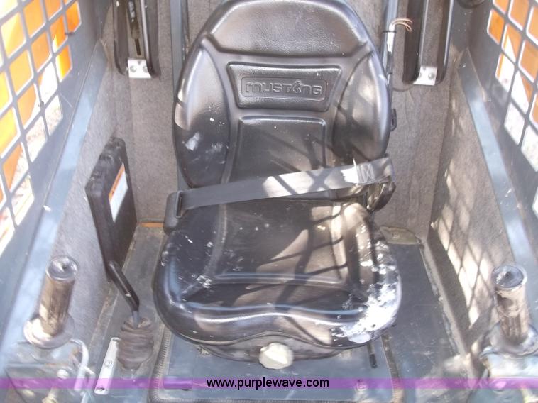 image for item B5056 2007 Mustang 2054 skid loader