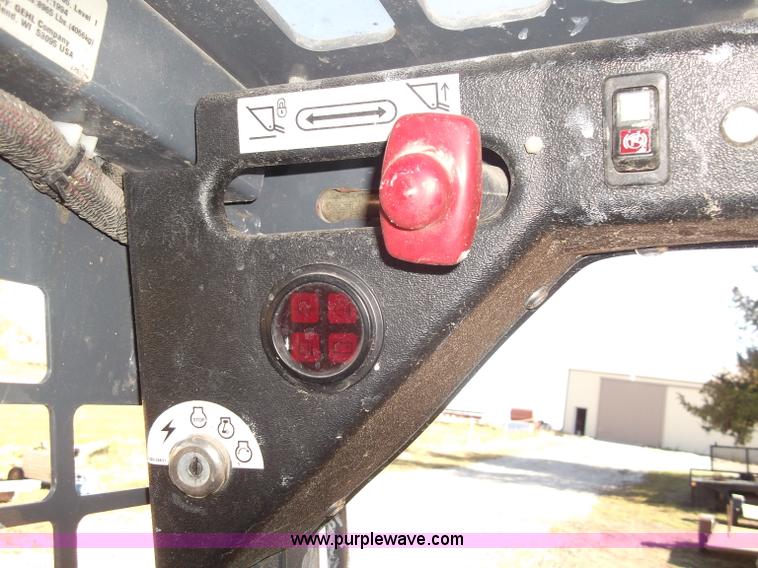 image for item B5056 2007 Mustang 2054 skid loader