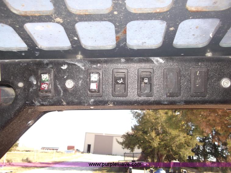 image for item B5056 2007 Mustang 2054 skid loader