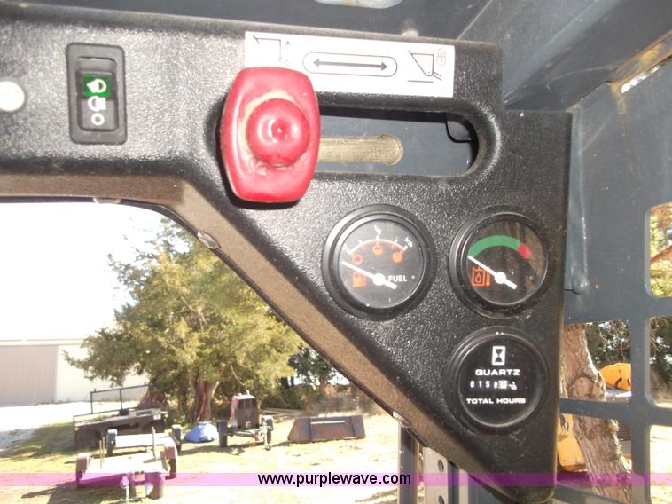 image for item B5056 2007 Mustang 2054 skid loader