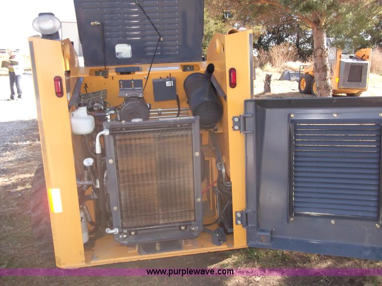 image for item B5056 2007 Mustang 2054 skid loader