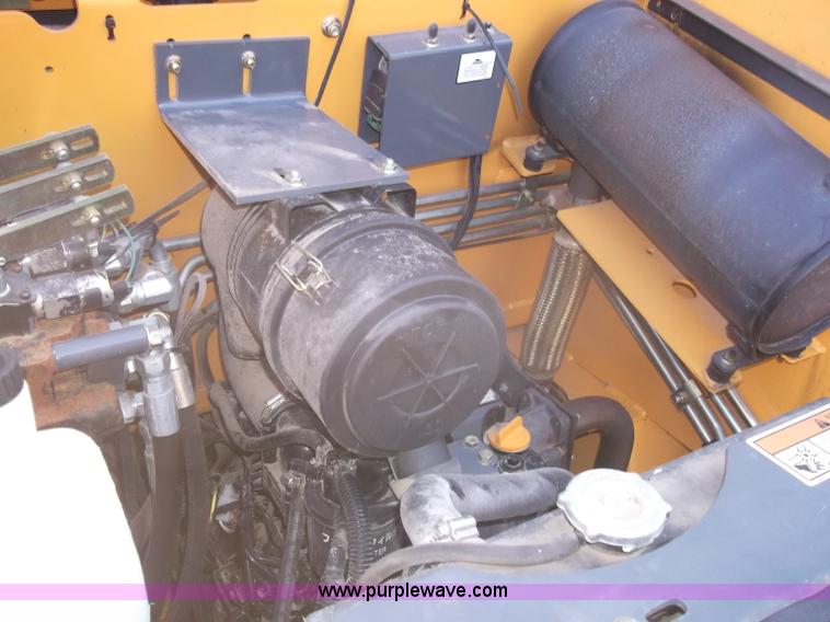 image for item B5056 2007 Mustang 2054 skid loader