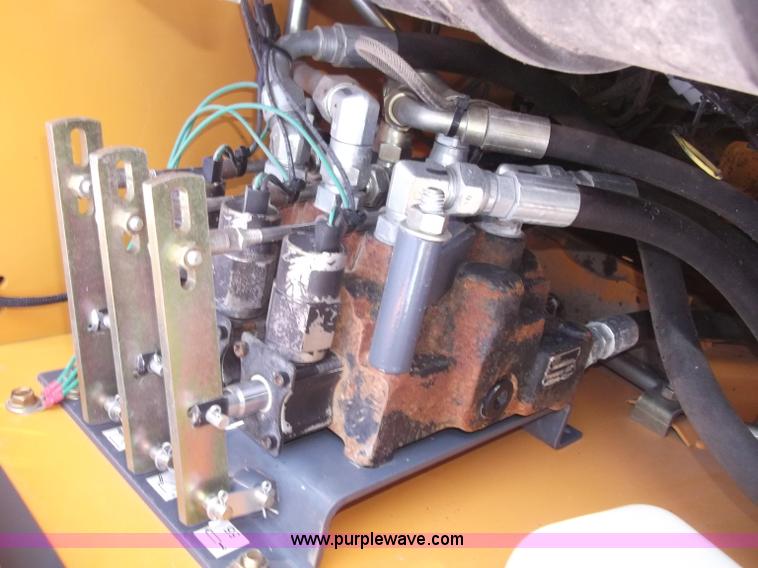 image for item B5056 2007 Mustang 2054 skid loader