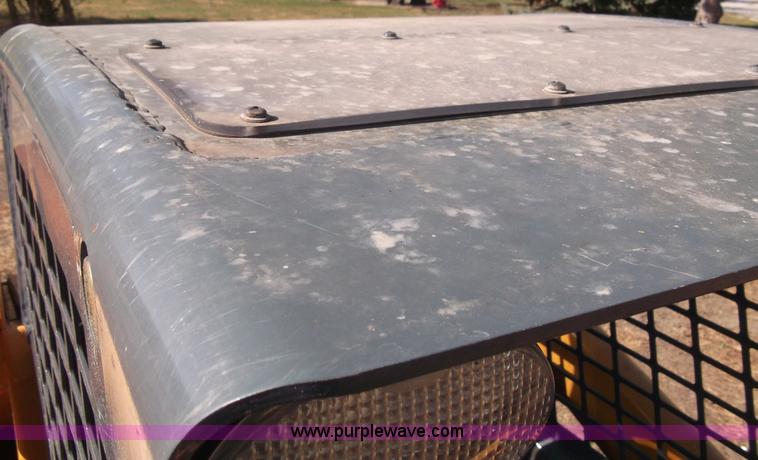 image for item B5056 2007 Mustang 2054 skid loader