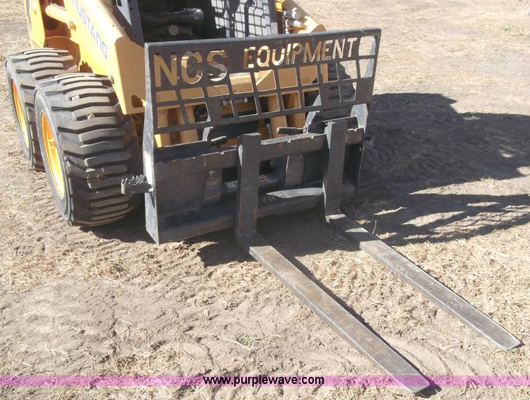 image for item B5056 2007 Mustang 2054 skid loader