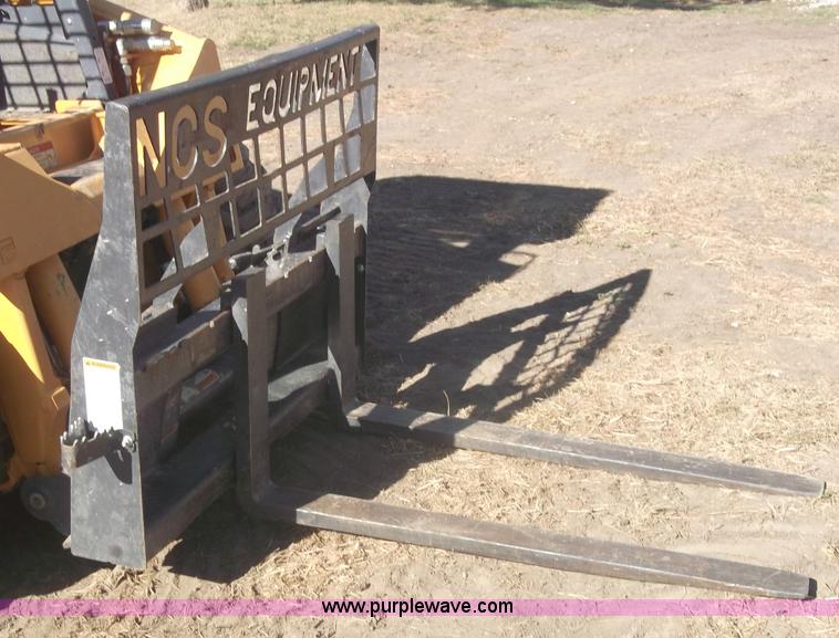 image for item B5056 2007 Mustang 2054 skid loader