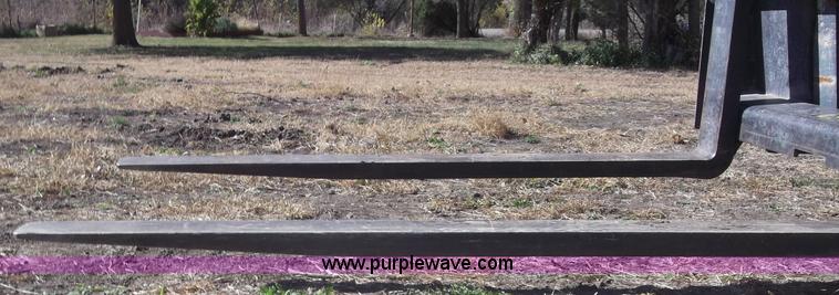 image for item B5056 2007 Mustang 2054 skid loader