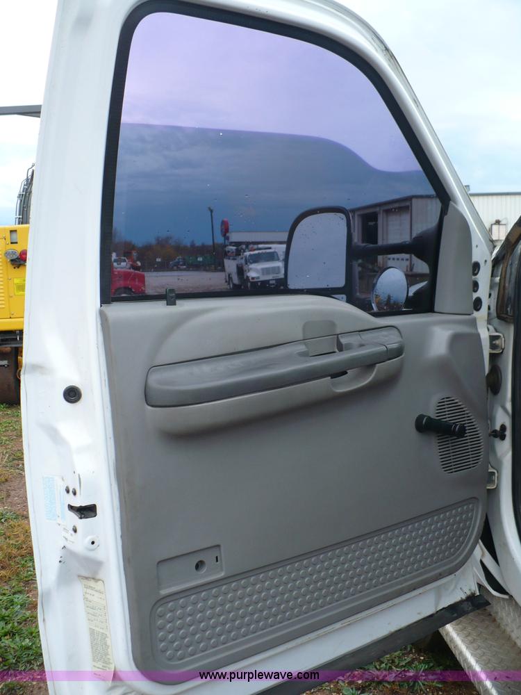 image for item B6012 1999 Ford F550 Super Duty pickup truck