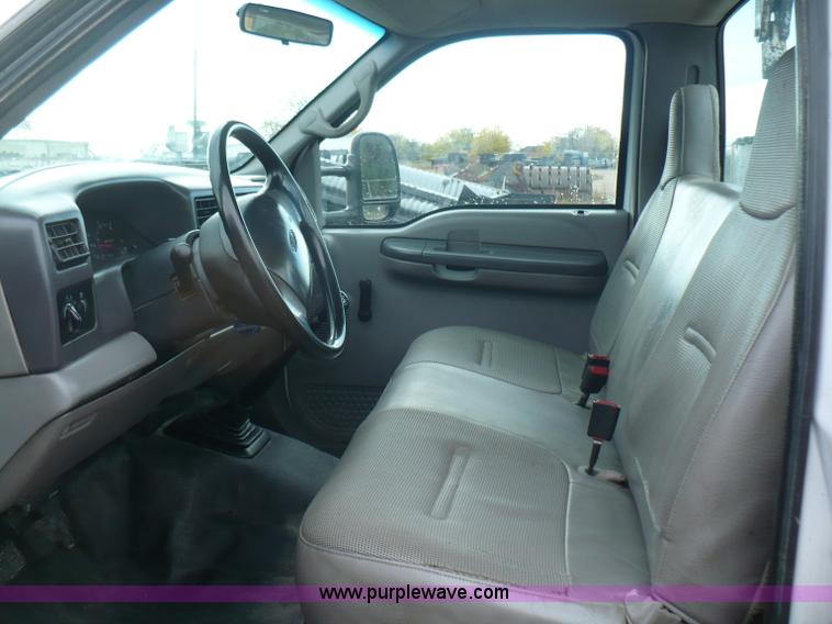 image for item B6012 1999 Ford F550 Super Duty pickup truck