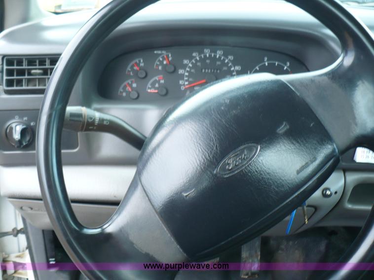 image for item B6012 1999 Ford F550 Super Duty pickup truck