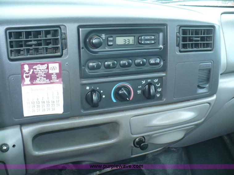 image for item B6012 1999 Ford F550 Super Duty pickup truck