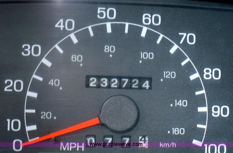 image for item B6012 1999 Ford F550 Super Duty pickup truck