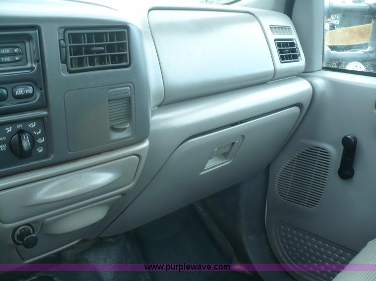 image for item B6012 1999 Ford F550 Super Duty pickup truck