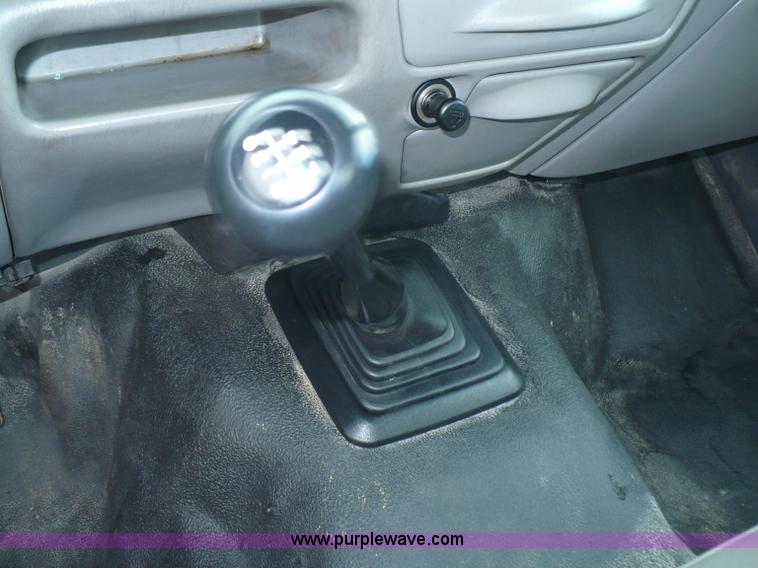 image for item B6012 1999 Ford F550 Super Duty pickup truck