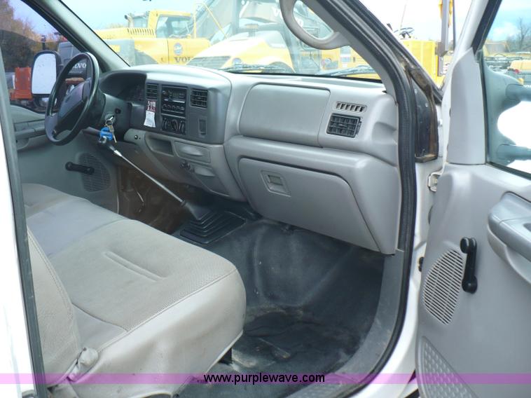 image for item B6012 1999 Ford F550 Super Duty pickup truck