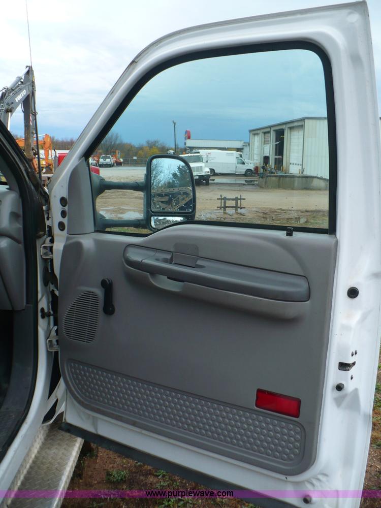 image for item B6012 1999 Ford F550 Super Duty pickup truck