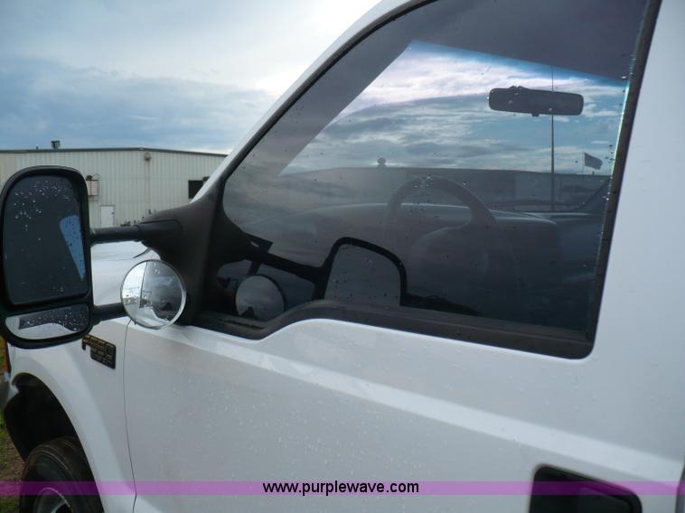 image for item B6012 1999 Ford F550 Super Duty pickup truck