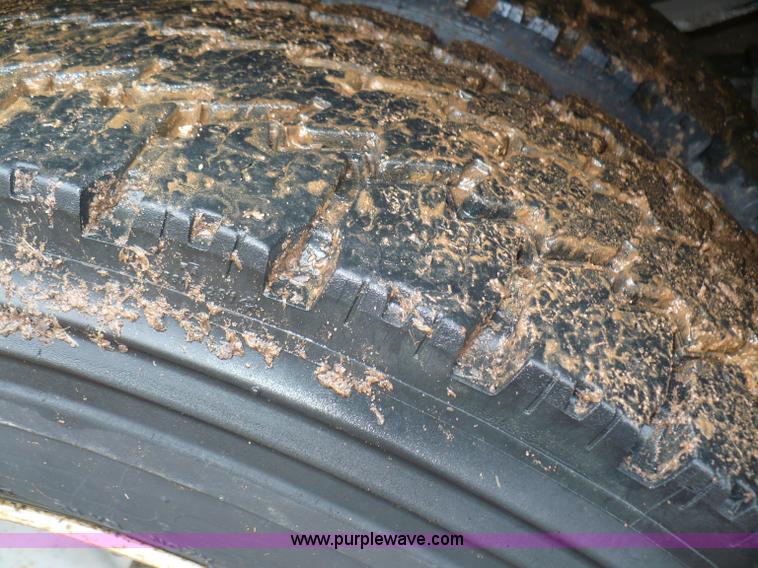 image for item B6012 1999 Ford F550 Super Duty pickup truck