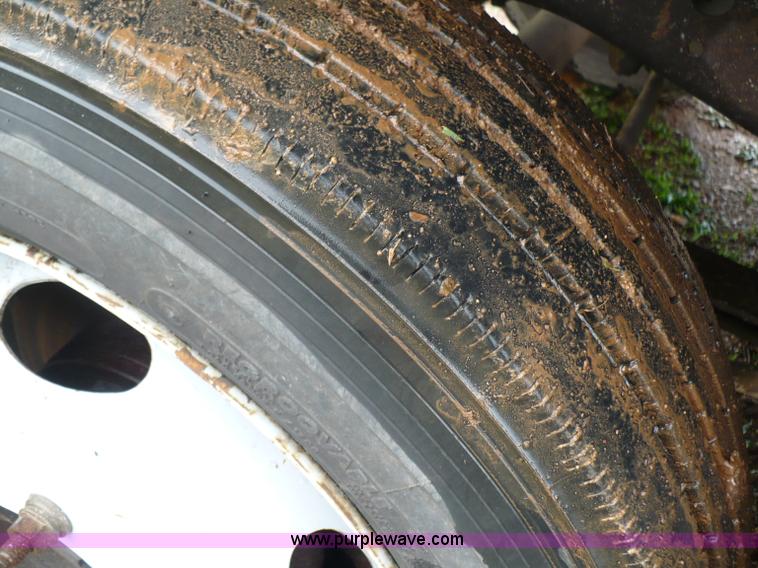 image for item B6012 1999 Ford F550 Super Duty pickup truck