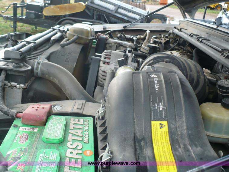 image for item B6012 1999 Ford F550 Super Duty pickup truck