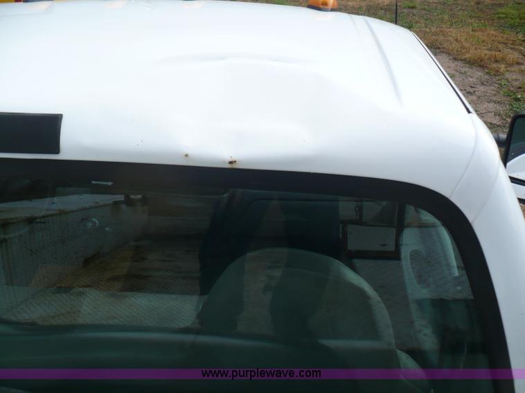 image for item B6012 1999 Ford F550 Super Duty pickup truck