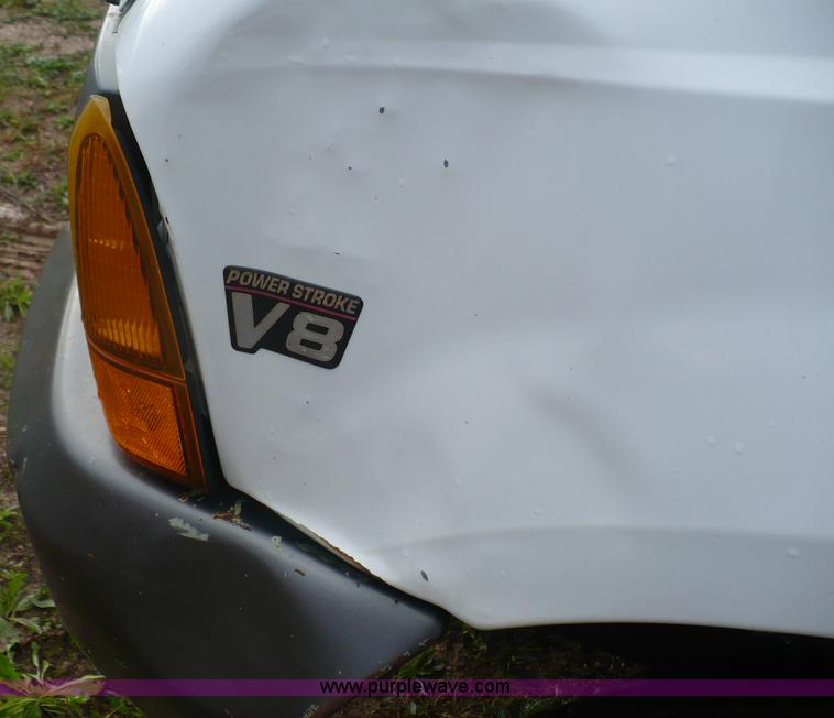 image for item B6012 1999 Ford F550 Super Duty pickup truck