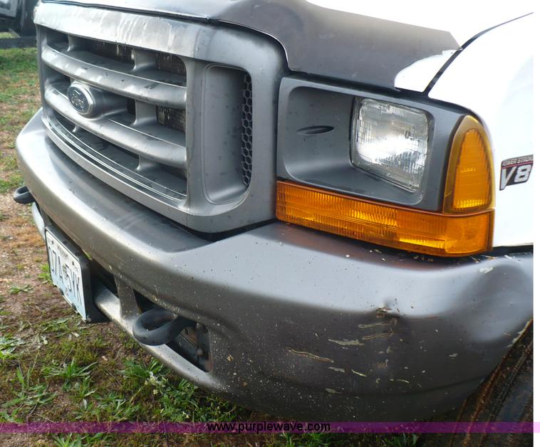 image for item B6012 1999 Ford F550 Super Duty pickup truck