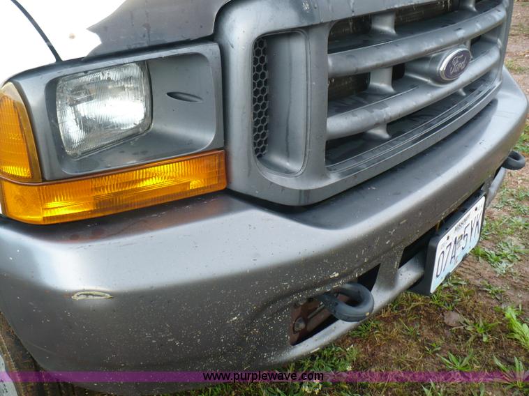 image for item B6012 1999 Ford F550 Super Duty pickup truck