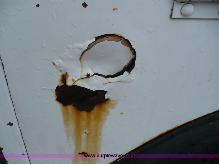 image for item B6012 1999 Ford F550 Super Duty pickup truck