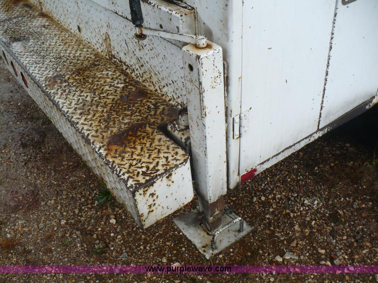 image for item B6012 1999 Ford F550 Super Duty pickup truck