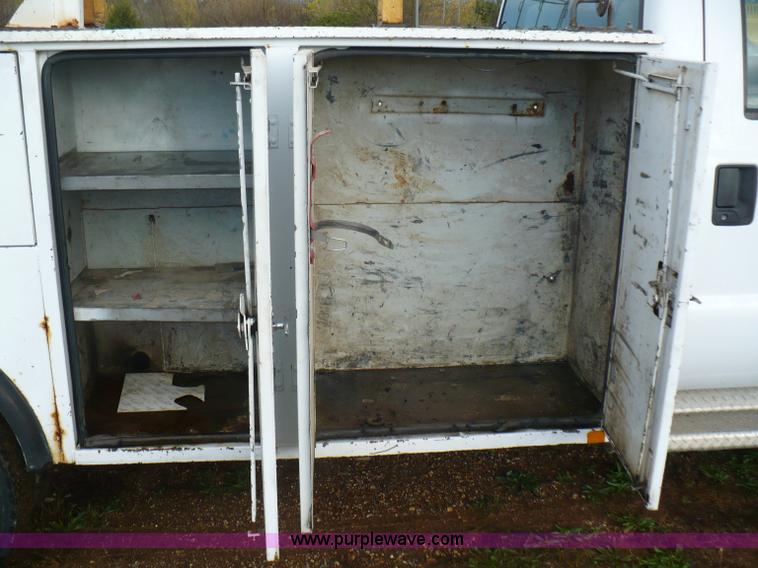 image for item B6012 1999 Ford F550 Super Duty pickup truck