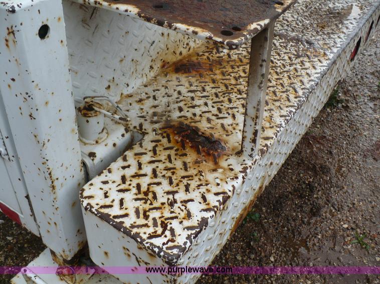 image for item B6012 1999 Ford F550 Super Duty pickup truck