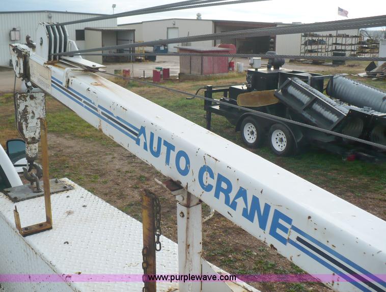 image for item B6012 1999 Ford F550 Super Duty pickup truck