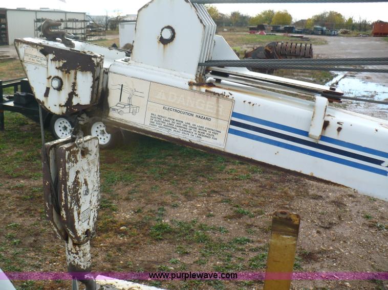 image for item B6012 1999 Ford F550 Super Duty pickup truck