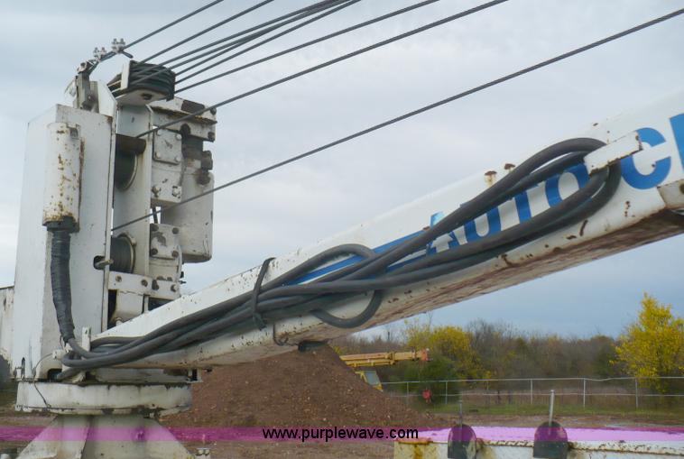 image for item B6012 1999 Ford F550 Super Duty pickup truck