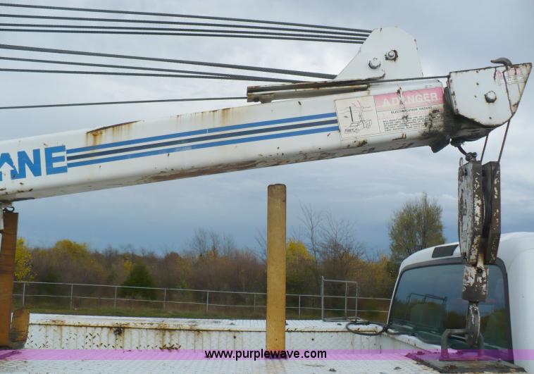 image for item B6012 1999 Ford F550 Super Duty pickup truck