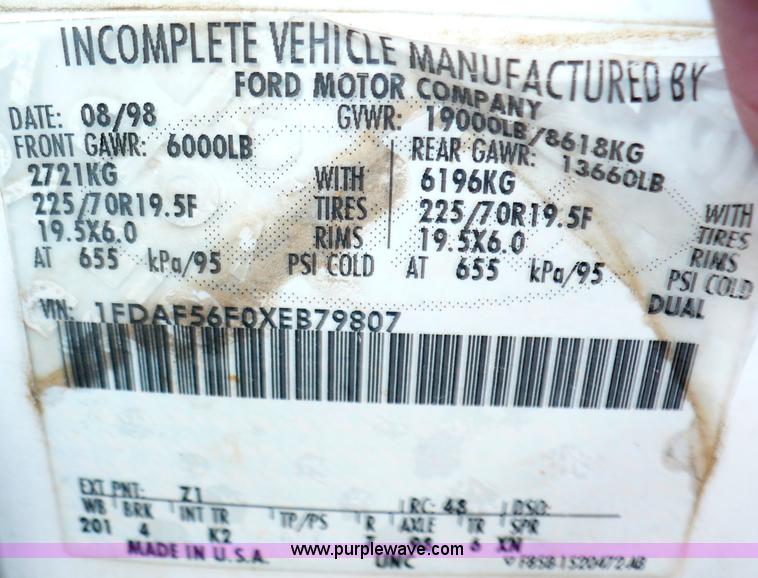 image for item B6012 1999 Ford F550 Super Duty pickup truck