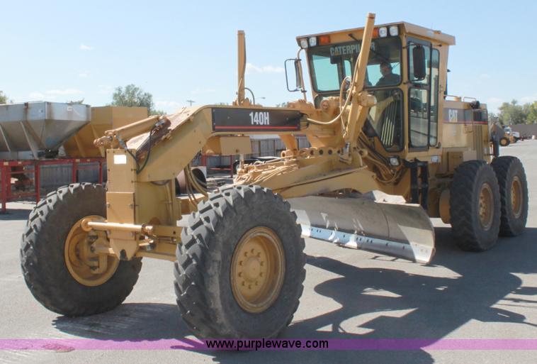 image for item B8577 2001 Caterpillar 140H motor grader