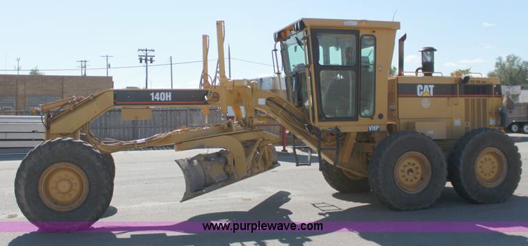 image for item B8577 2001 Caterpillar 140H motor grader