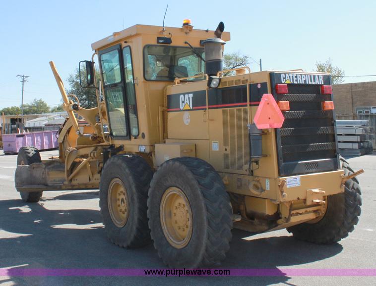 image for item B8577 2001 Caterpillar 140H motor grader