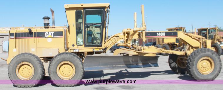 image for item B8577 2001 Caterpillar 140H motor grader